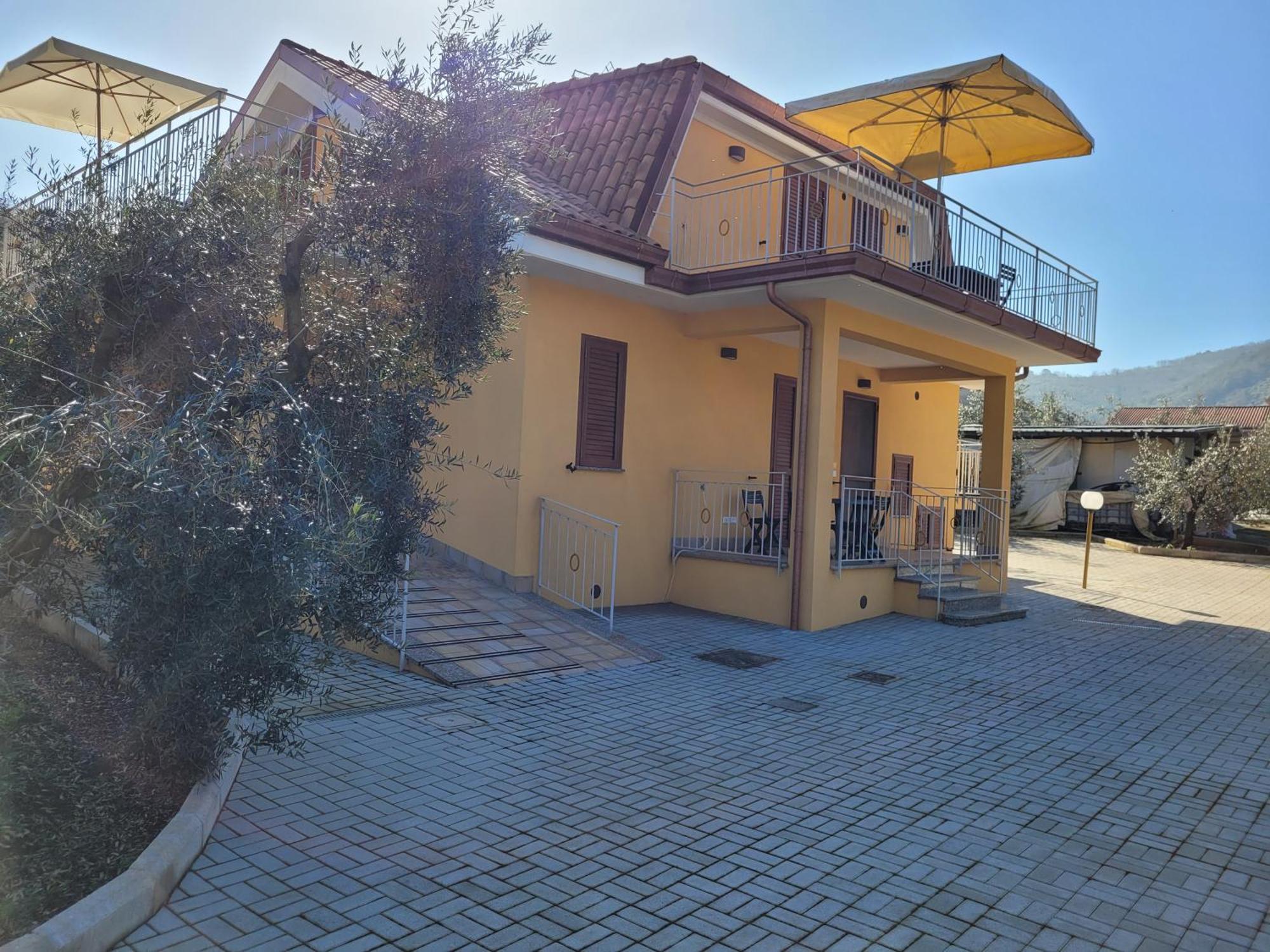 Alloggio Turistico Magnifico Alessandro Valle Bernardo 04025 Lenola Lt Cir 19063 Nei Pressi Di 04022 Fondi Lt Екстериор снимка