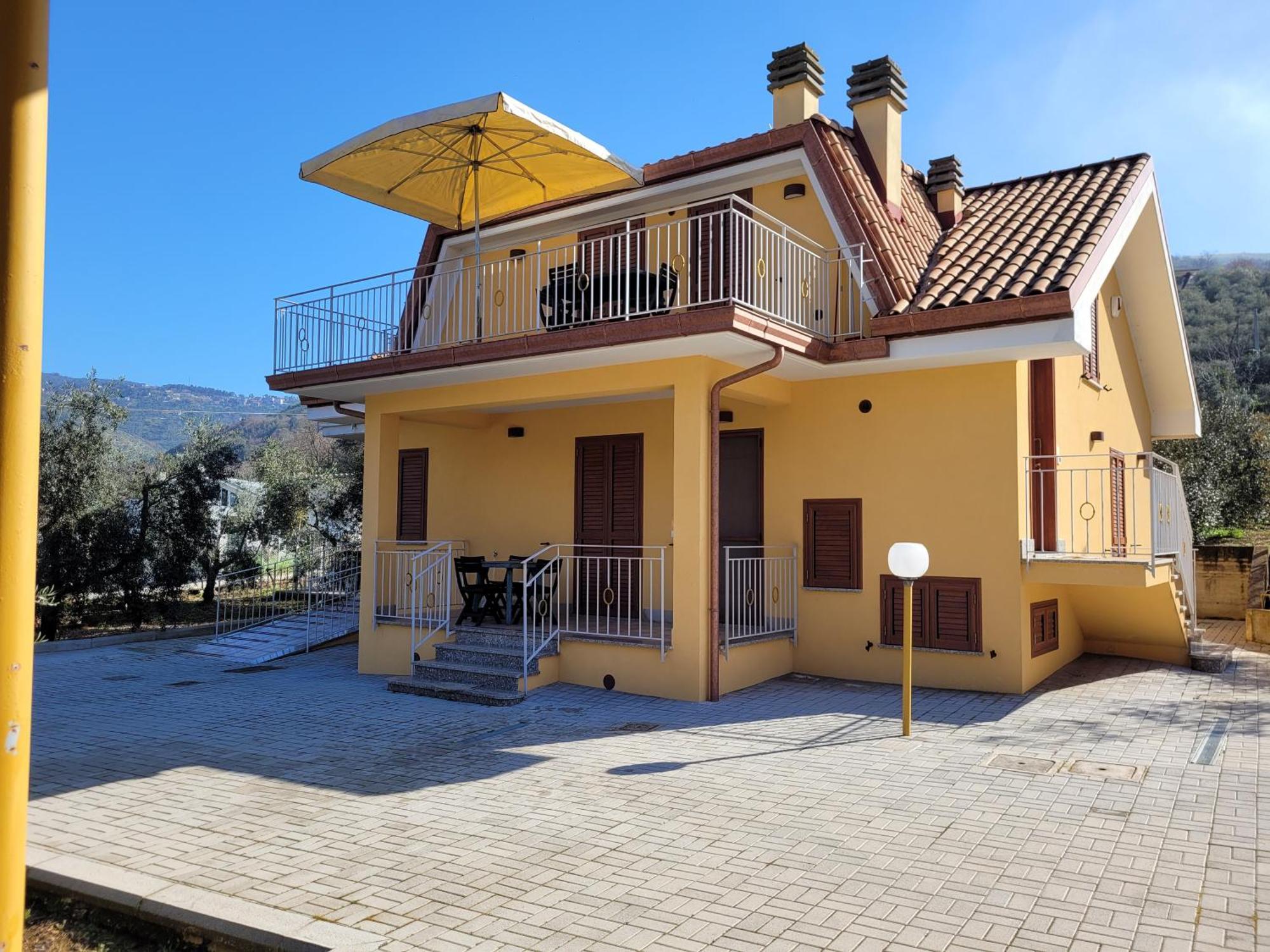 Alloggio Turistico Magnifico Alessandro Valle Bernardo 04025 Lenola Lt Cir 19063 Nei Pressi Di 04022 Fondi Lt Екстериор снимка
