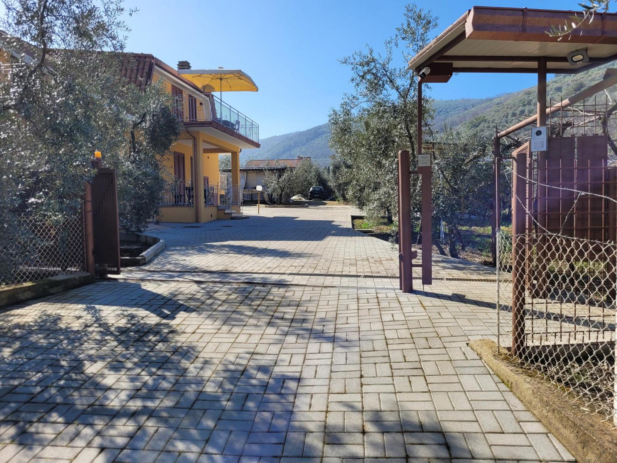 Alloggio Turistico Magnifico Alessandro Valle Bernardo 04025 Lenola Lt Cir 19063 Nei Pressi Di 04022 Fondi Lt Екстериор снимка
