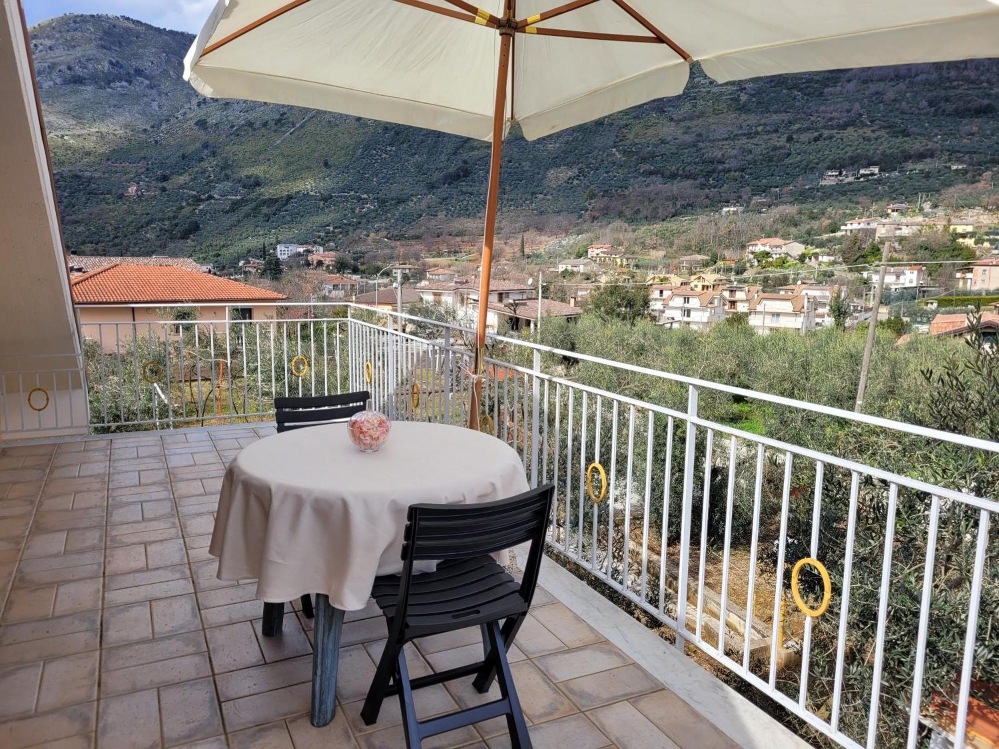Alloggio Turistico Magnifico Alessandro Valle Bernardo 04025 Lenola Lt Cir 19063 Nei Pressi Di 04022 Fondi Lt Екстериор снимка
