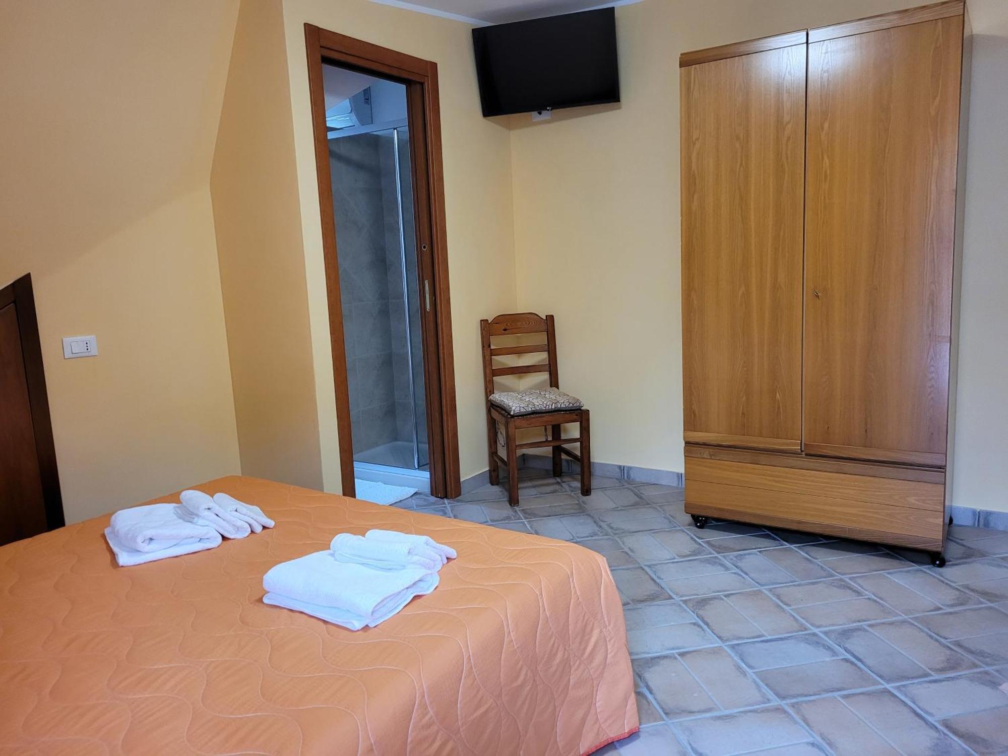Alloggio Turistico Magnifico Alessandro Valle Bernardo 04025 Lenola Lt Cir 19063 Nei Pressi Di 04022 Fondi Lt Екстериор снимка