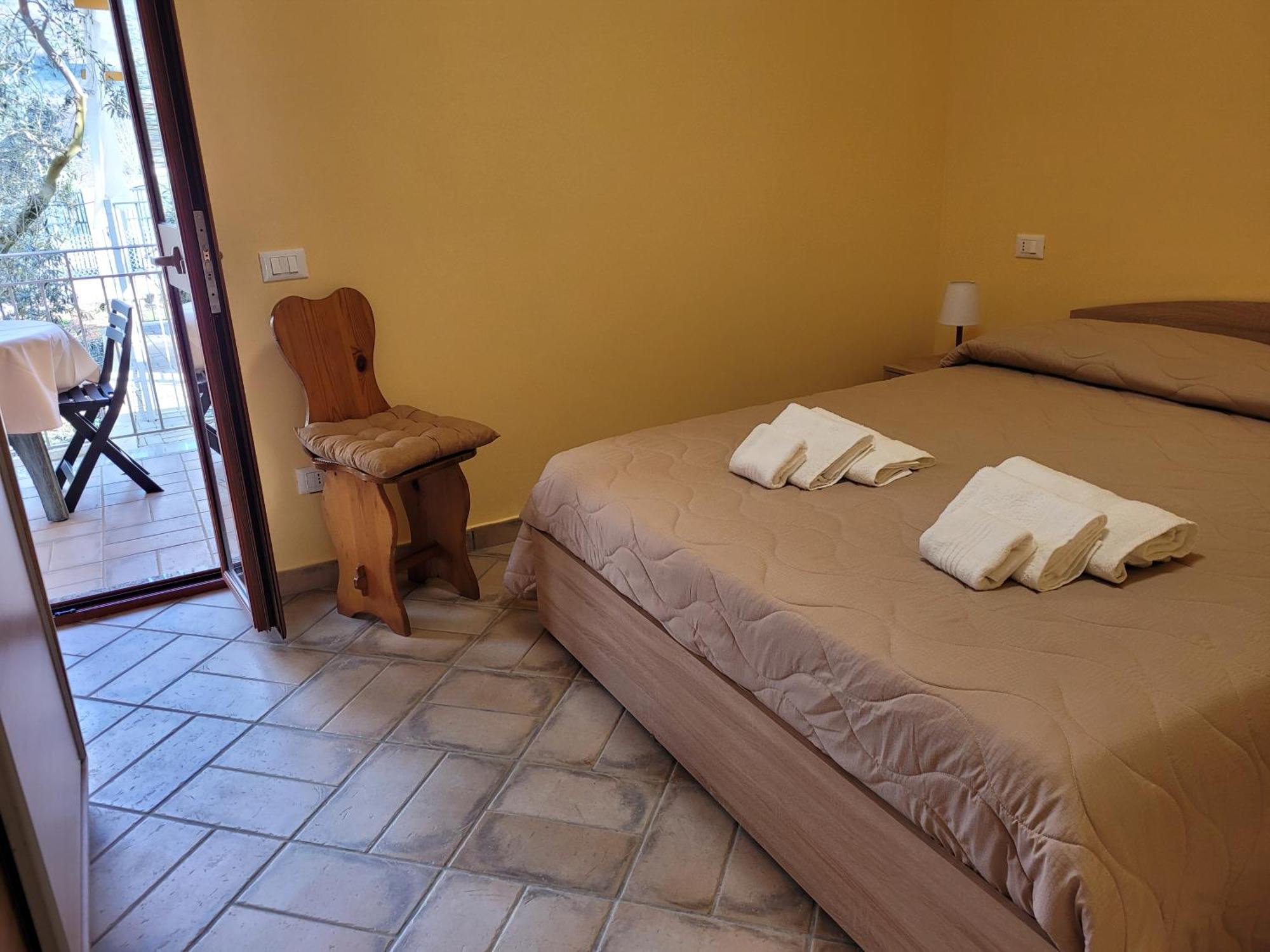 Alloggio Turistico Magnifico Alessandro Valle Bernardo 04025 Lenola Lt Cir 19063 Nei Pressi Di 04022 Fondi Lt Екстериор снимка