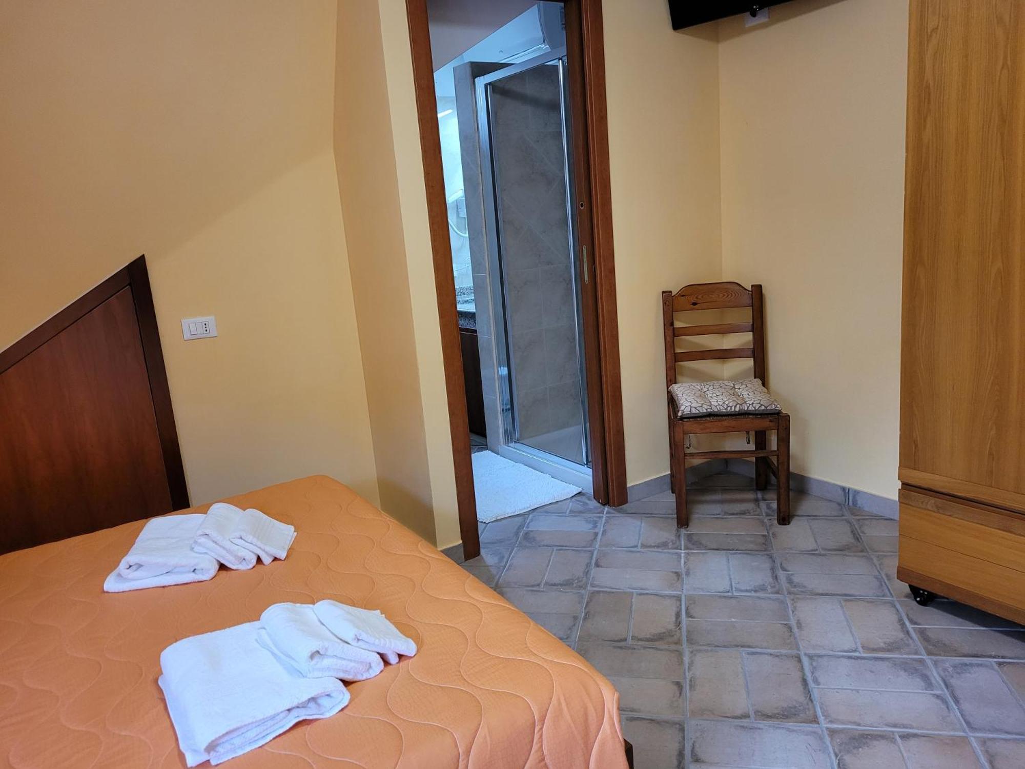 Alloggio Turistico Magnifico Alessandro Valle Bernardo 04025 Lenola Lt Cir 19063 Nei Pressi Di 04022 Fondi Lt Екстериор снимка