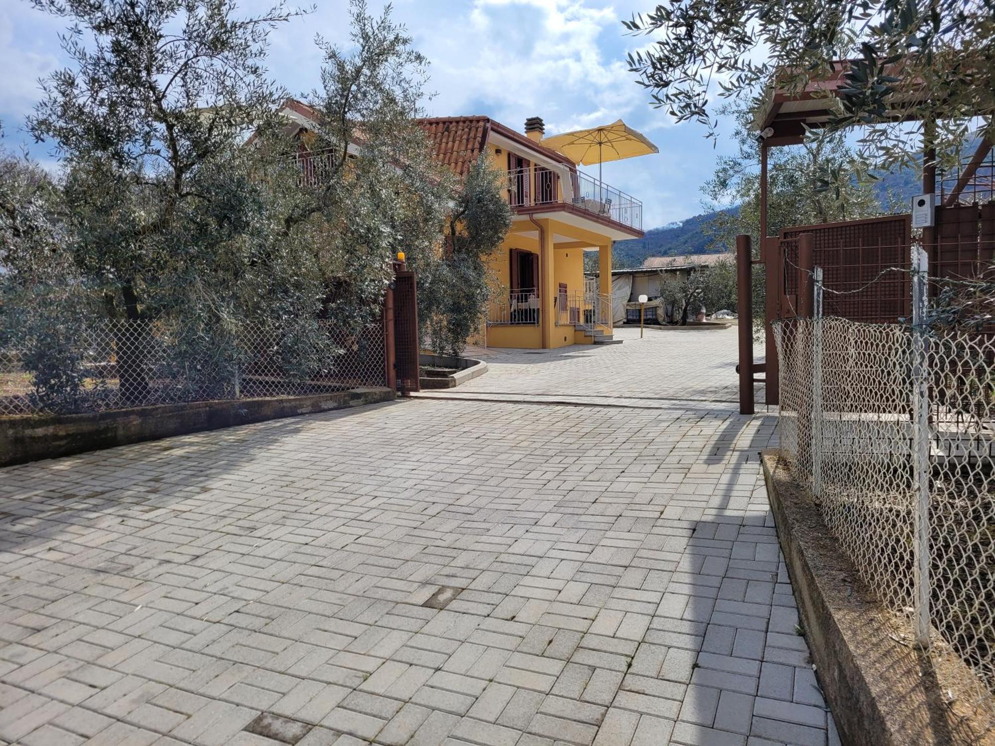 Alloggio Turistico Magnifico Alessandro Valle Bernardo 04025 Lenola Lt Cir 19063 Nei Pressi Di 04022 Fondi Lt Екстериор снимка